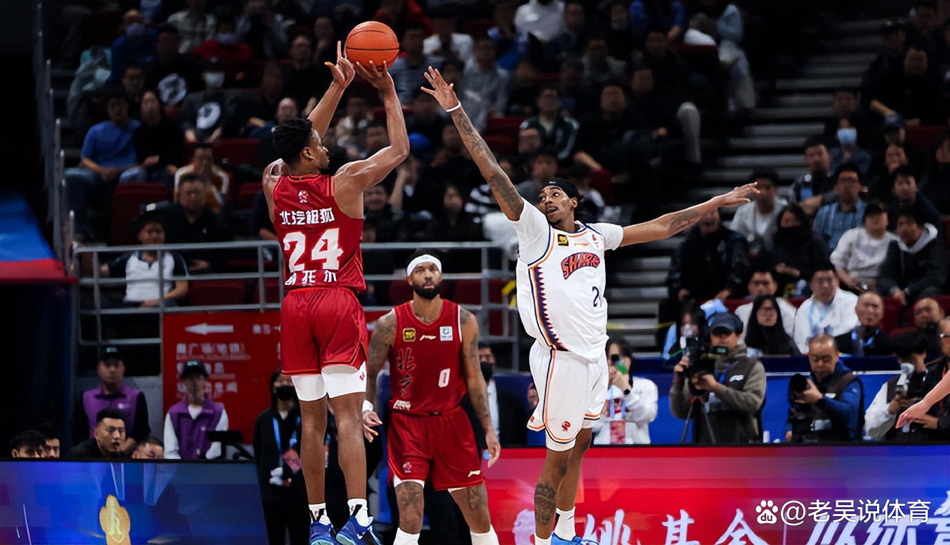 全球球员在世界篮球联赛上演精彩对决 全球球员在世界篮球联赛上演精彩对决