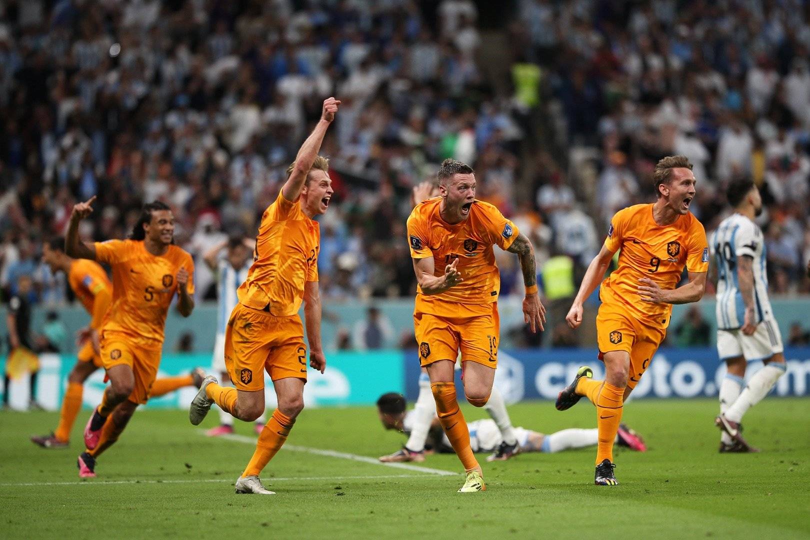 包含波黑队战胜法国国家队，小组赛形势一片光明的词条