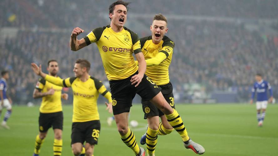 拜仁慕尼黑胜多特蒙德,莱万多夫斯基梅开二度的简单介绍 拜仁慕尼黑胜多特蒙德,莱万多夫斯基梅开二度的简单介绍