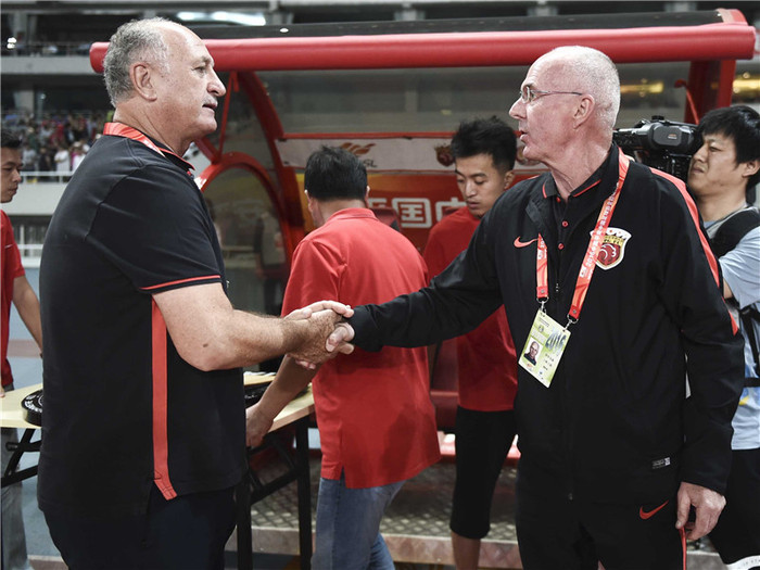 包含辽宁宏运客场迎战大连人，欲夺取三分逐渐拉开积分差距的词条