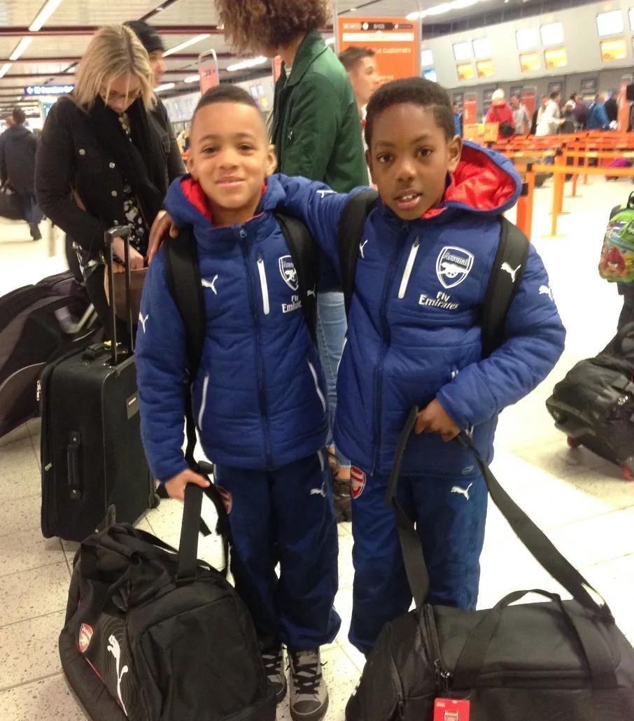 包含阿森纳新星崭露头角，带领球队扭转颓势的词条