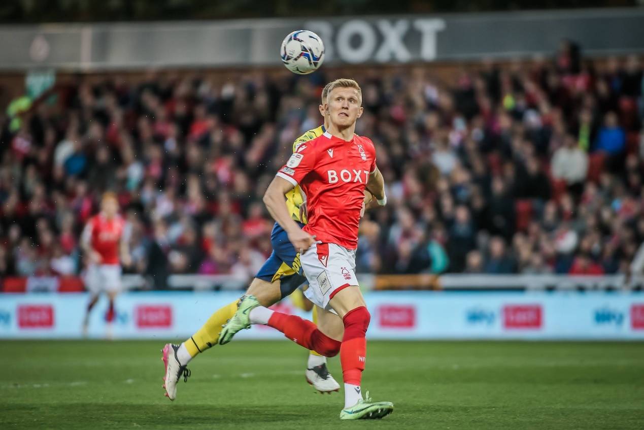 包含阿森纳新星崭露头角，带领球队扭转颓势的词条