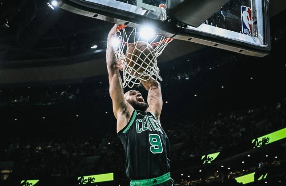 包含篮球赛季关键战再现！凯尔特人队大获胜利的词条