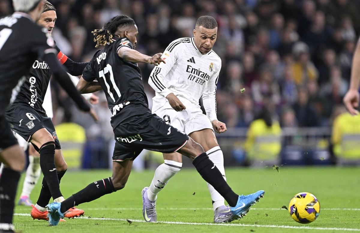 英格兰遭遇拜仁险胜，西甲局势紧张