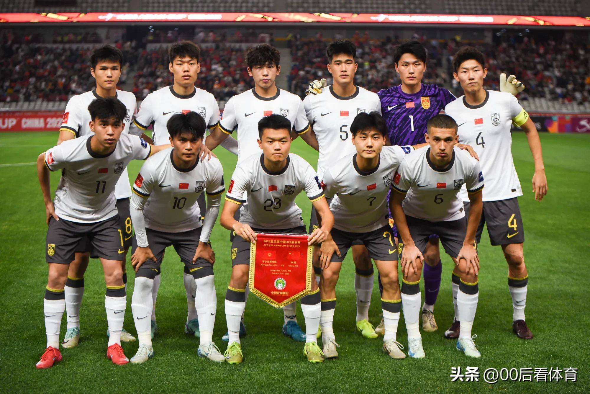 关于中国国家足球队首次跻身亚洲杯四强，引发球迷狂热讨论的信息