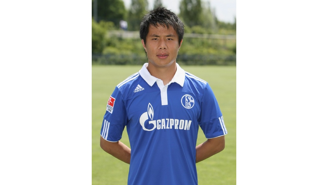 沙尔克04队陷入降级区，危机严重