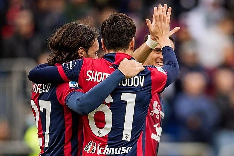 关于萨索洛主场大胜卡利亚里，保持胜势的信息