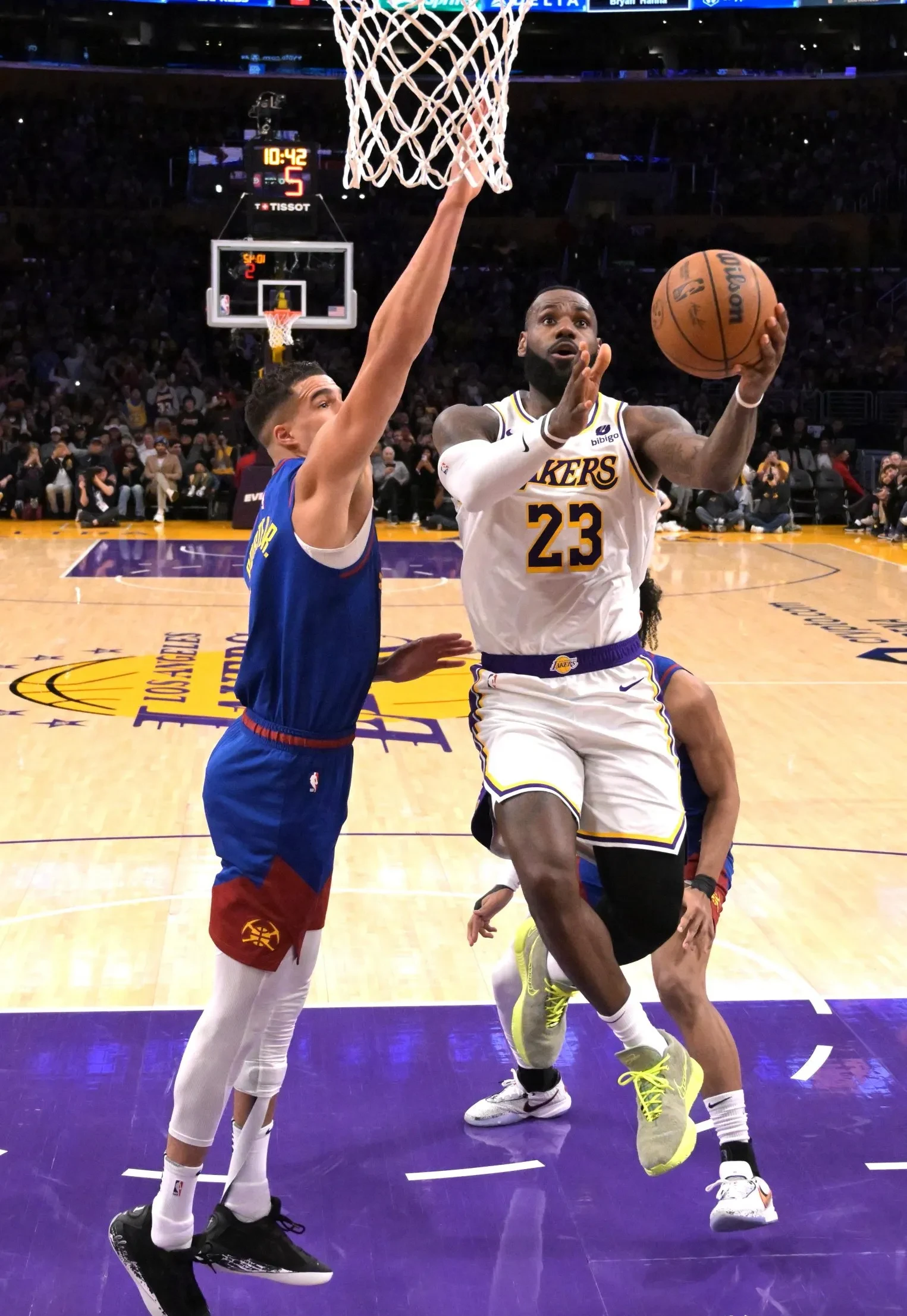 「掘金惨败湖人，遭遇失利连败」的简单介绍