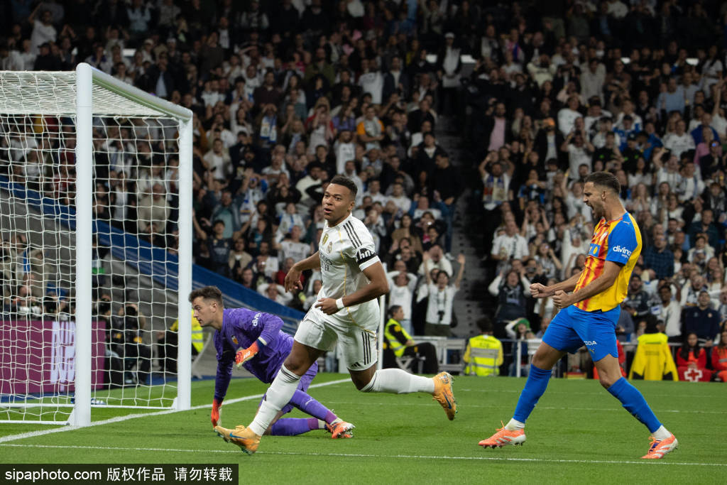 巴黎绝杀拜仁，伊布点燃赛场